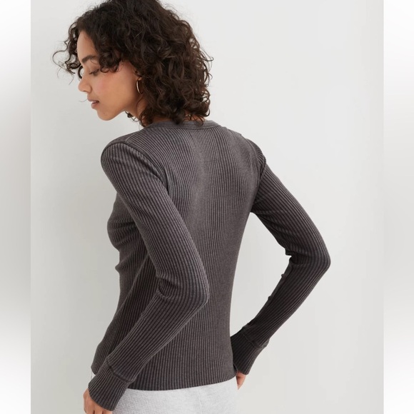 Aerie Fireside Long Sleeve Henley Ribbed T-Shirt in Smoked Gray. Size S - Picture 8 of 10